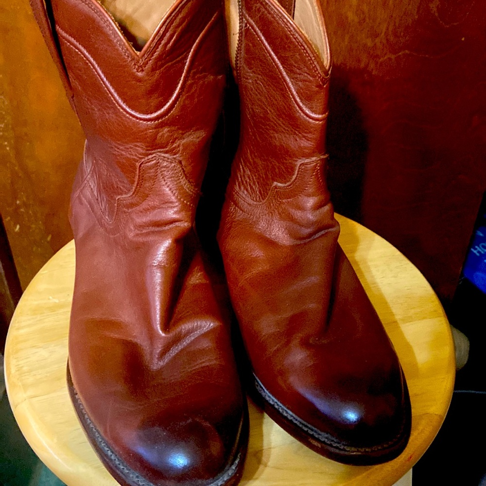 Tecovas custom made ropers.  Side zipper.  Worn a couple of times.  Great boots.